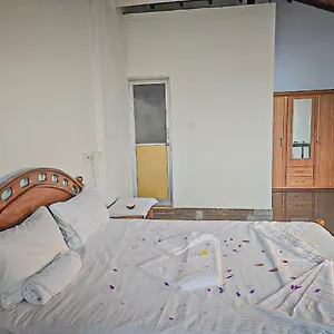 Hotel Izakaya Sakura, Kandy